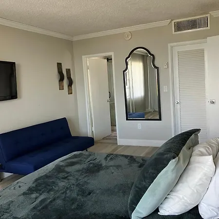 Oceanview On Sand Located In Ocean Manor Resort Fort Lauderdale Beach 2 Bed 2 Bath Spacious Corner Unit Partial Ocean View-2